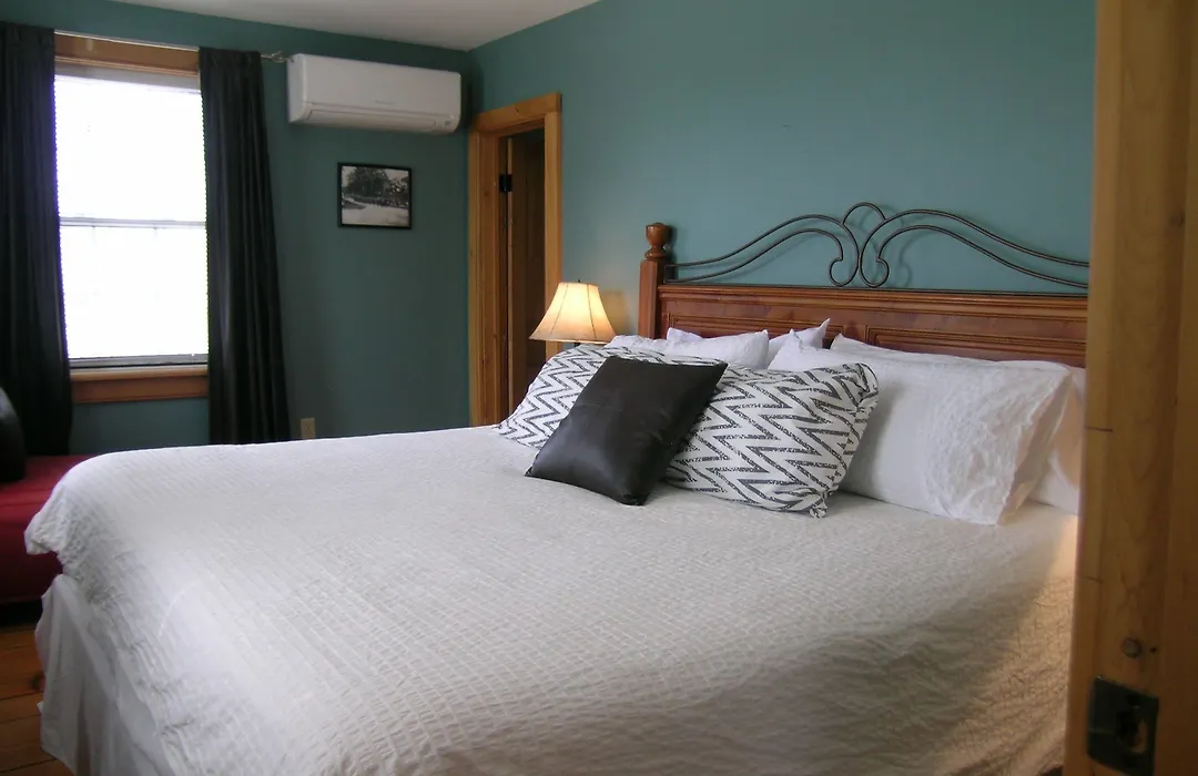Emilyville Inn-1